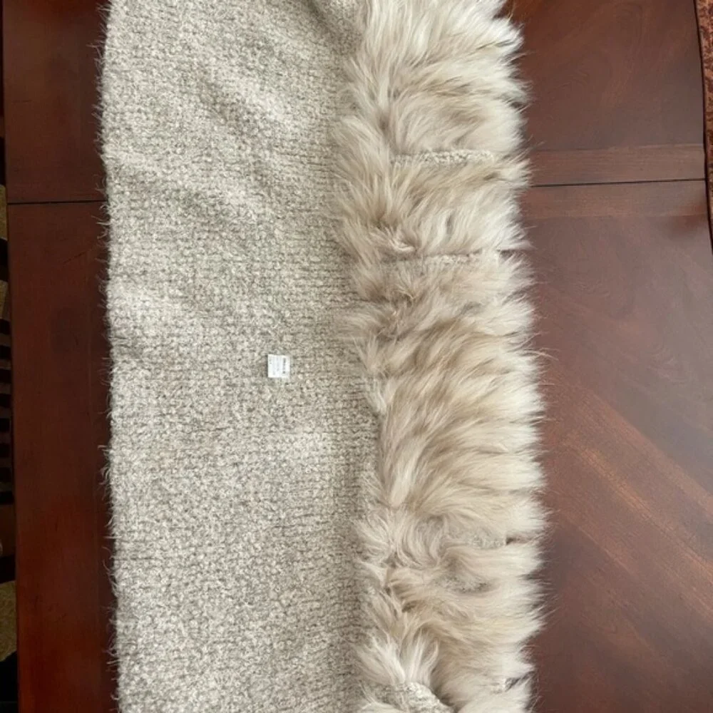 Genuine Raccoon  Mohair Knit Wrap or can use as a scarf - Picture 3 of 9